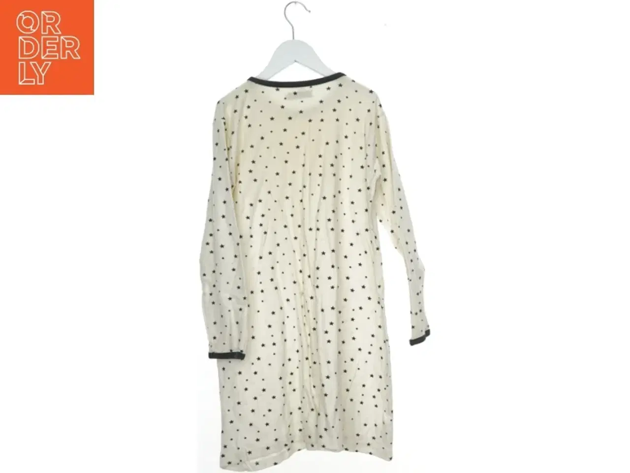 Billede 2 - Natkjole med stjernemønster fra bombiBitt (str. 134)