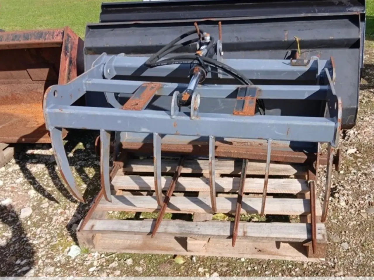 Billede 1 - Købes, Overfaldsgreb 