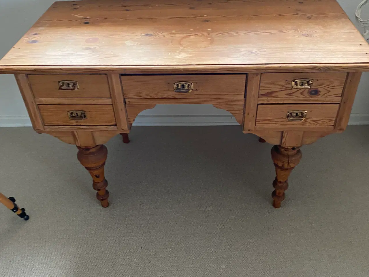 Billede 1 - Antik skrivebord afsyret fyrretræ