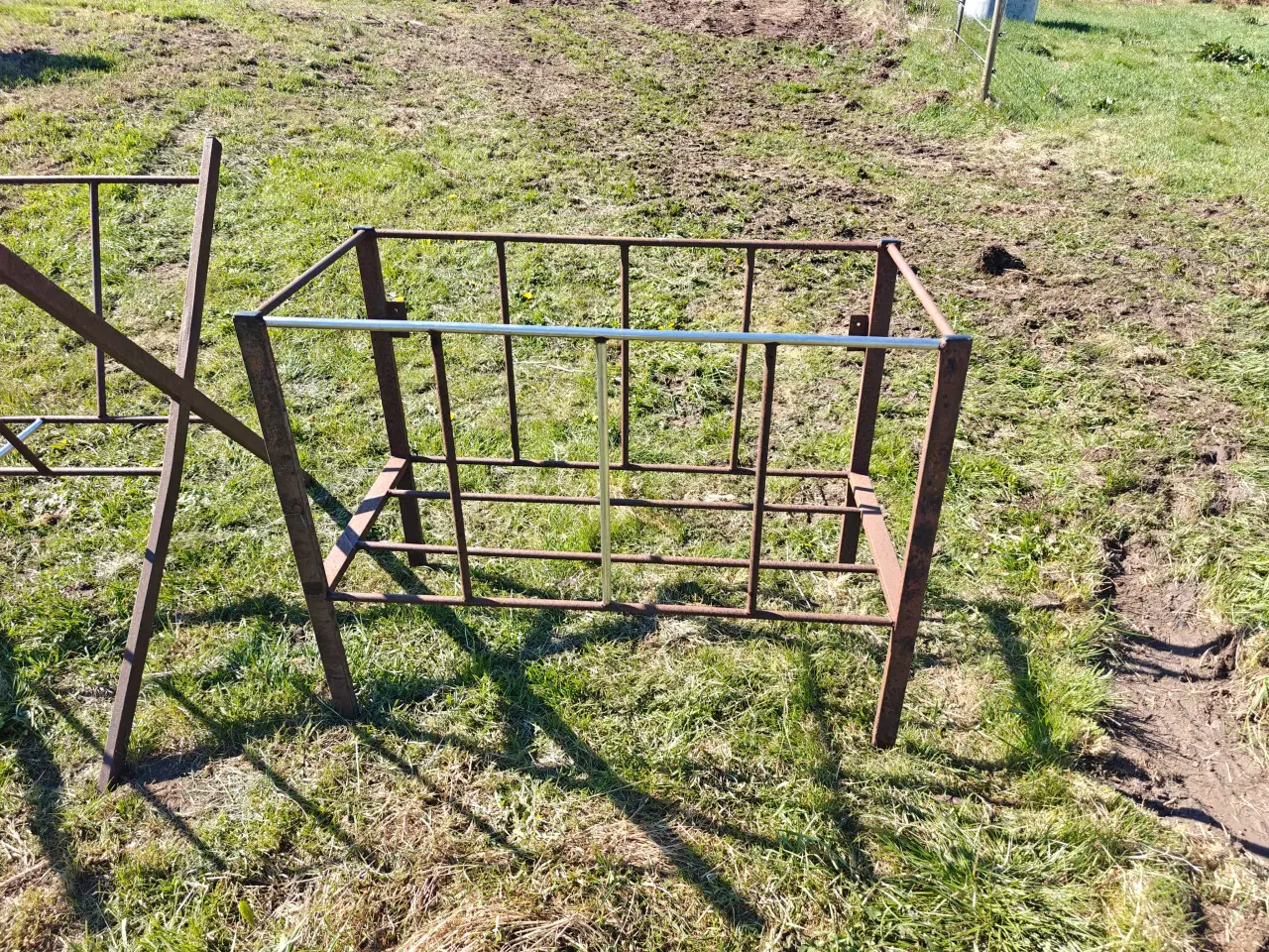 Billede 2 - Høhække til mindre dyr