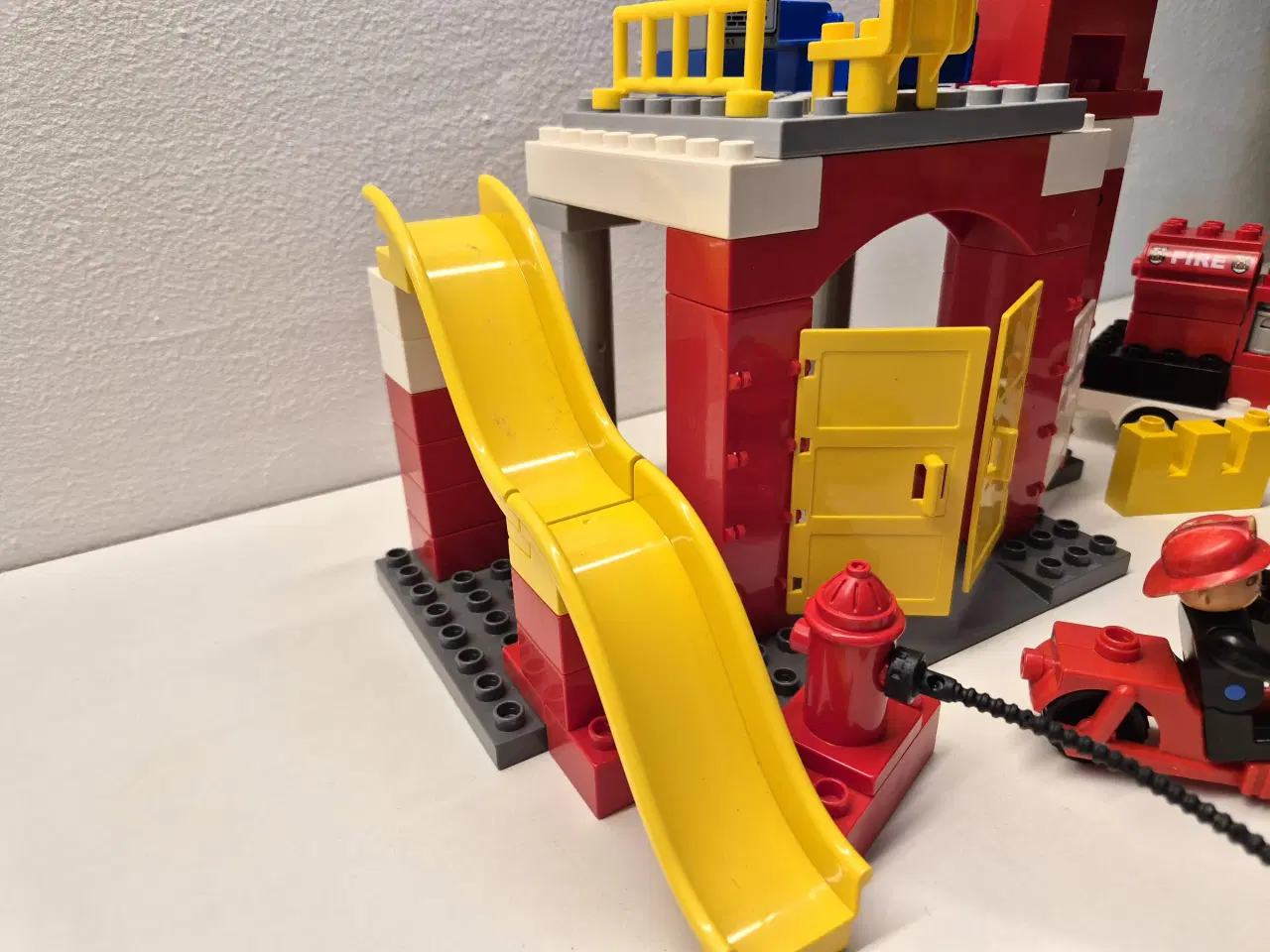 Billede 4 - Duplo Brandstation med brandbil og figurer