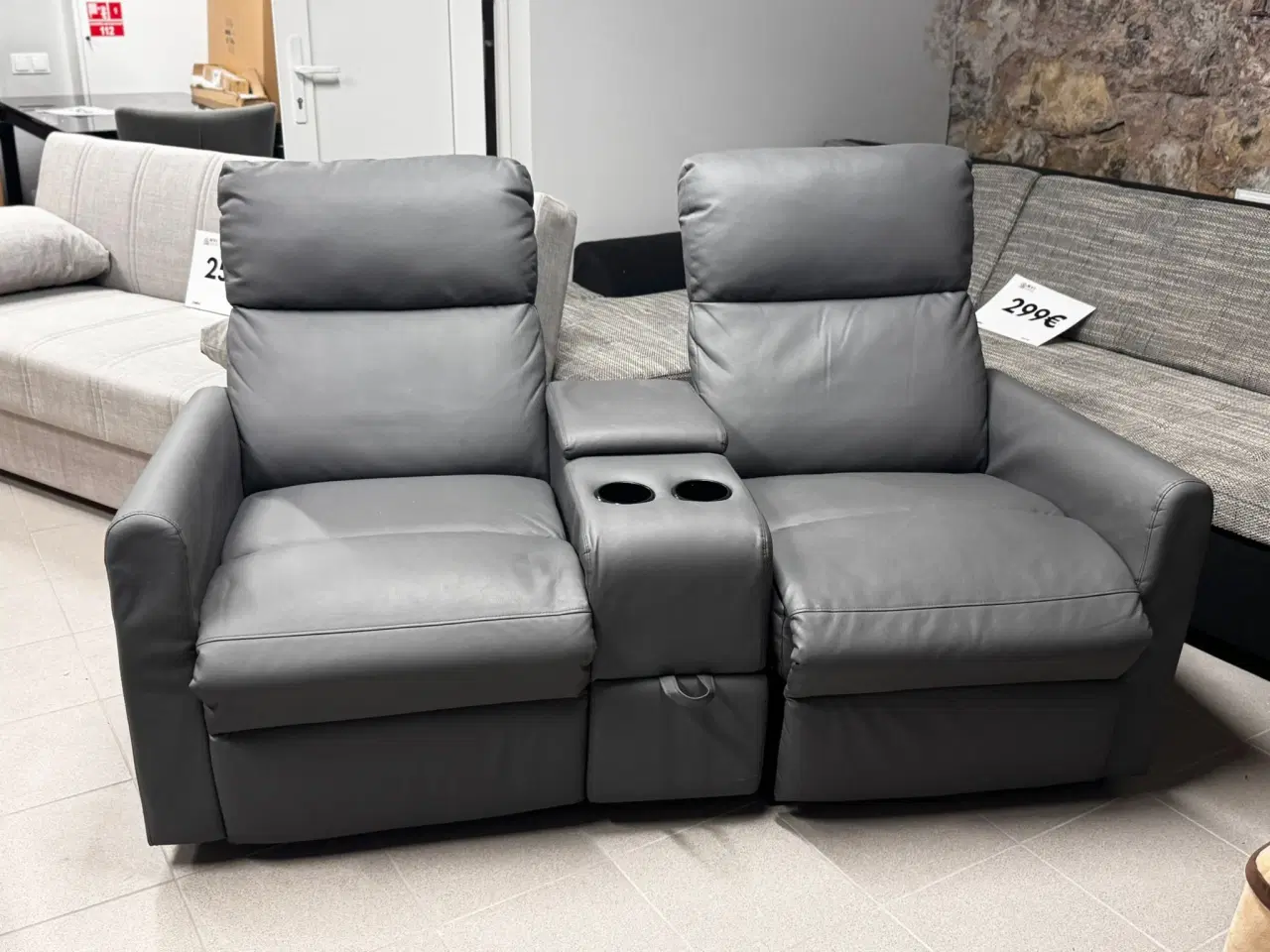 Billede 1 - Recliner sofa 2-personers grå læder med kopholdere
