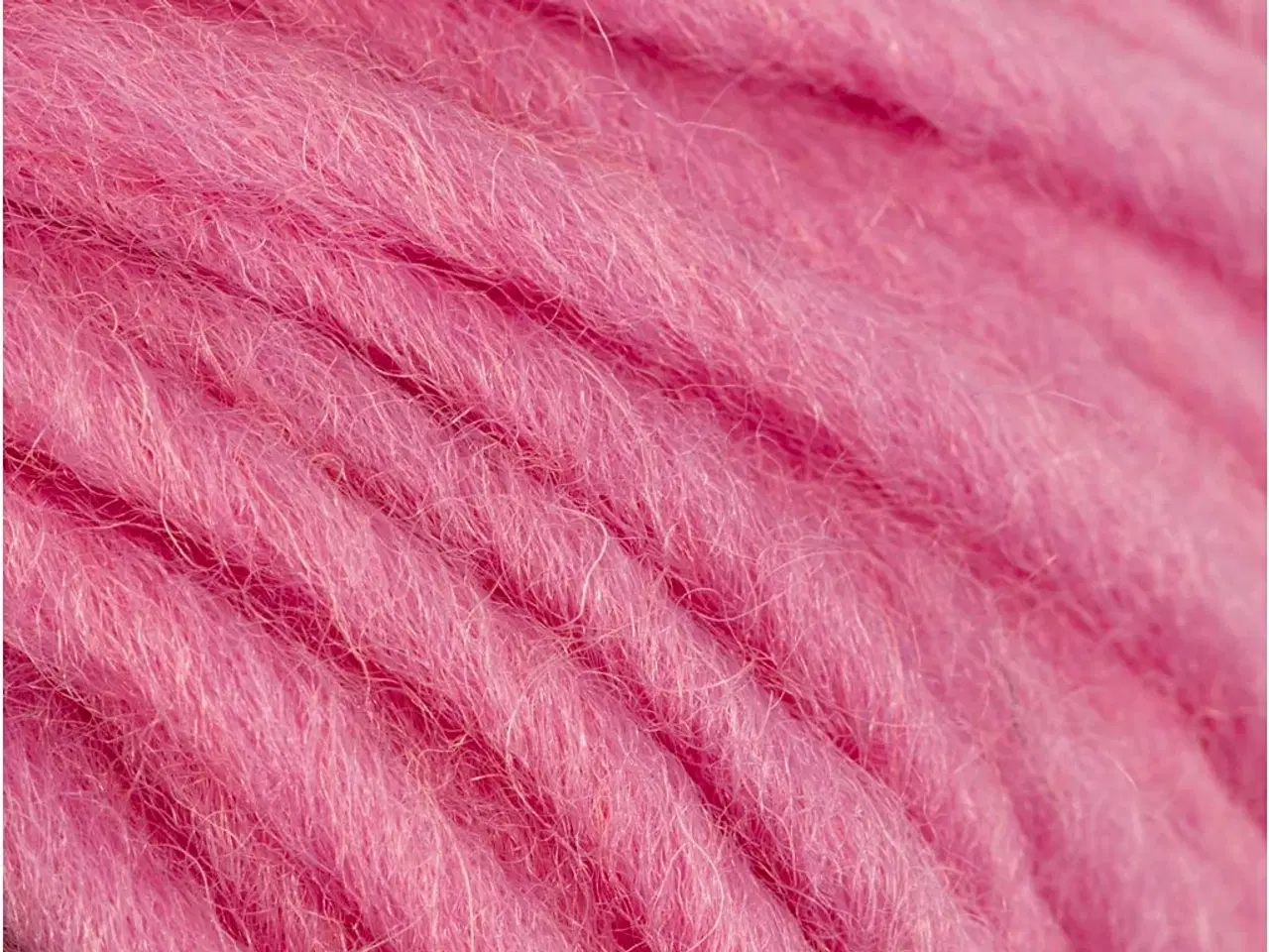 Billede 1 - Højkvalitets Uldgarn i Lys Pink - 50m, 50g