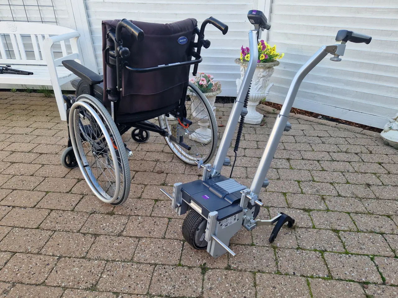 Billede 8 - Invacare kørestol let brugt.