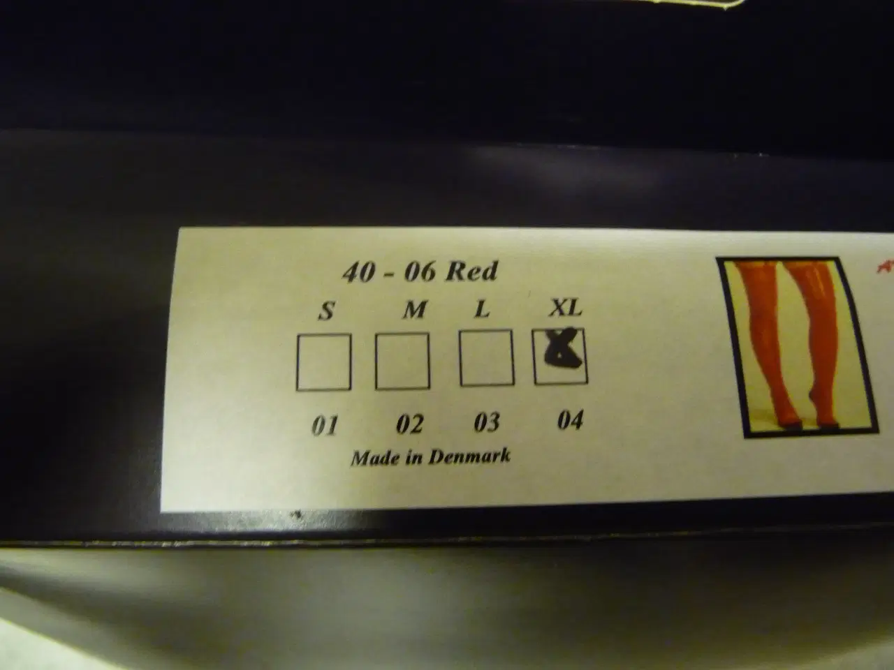 Billede 1 - rød lak strømper str XL