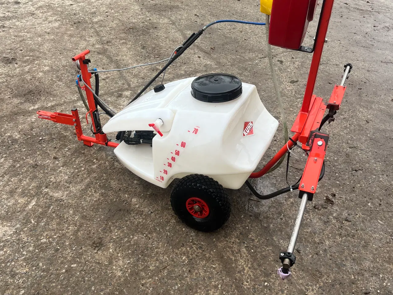 Billede 1 - Kuhn 75l minisprøjte til havetraktor