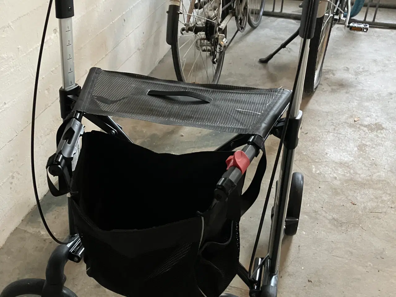 Billede 2 - Rollator af mærket Actiumplus