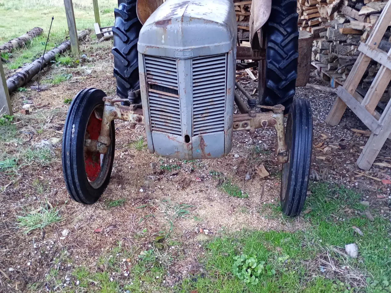 Billede 1 - Ferguson 31 starter og kører godt 
