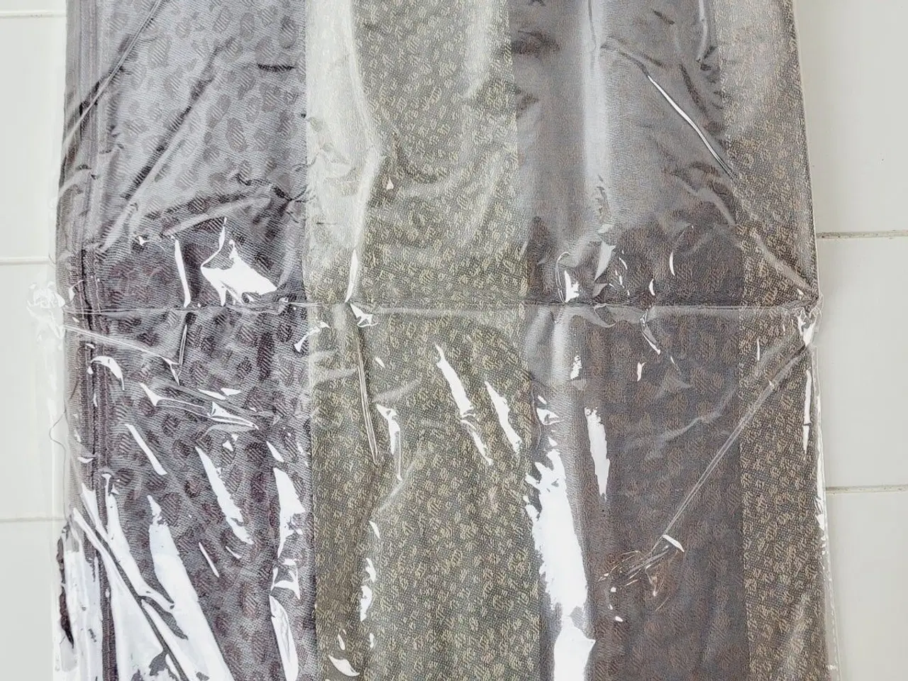 Billede 3 - ⭐️- Elegant og Blødt Pashmina Tørklæde - UBRUGT