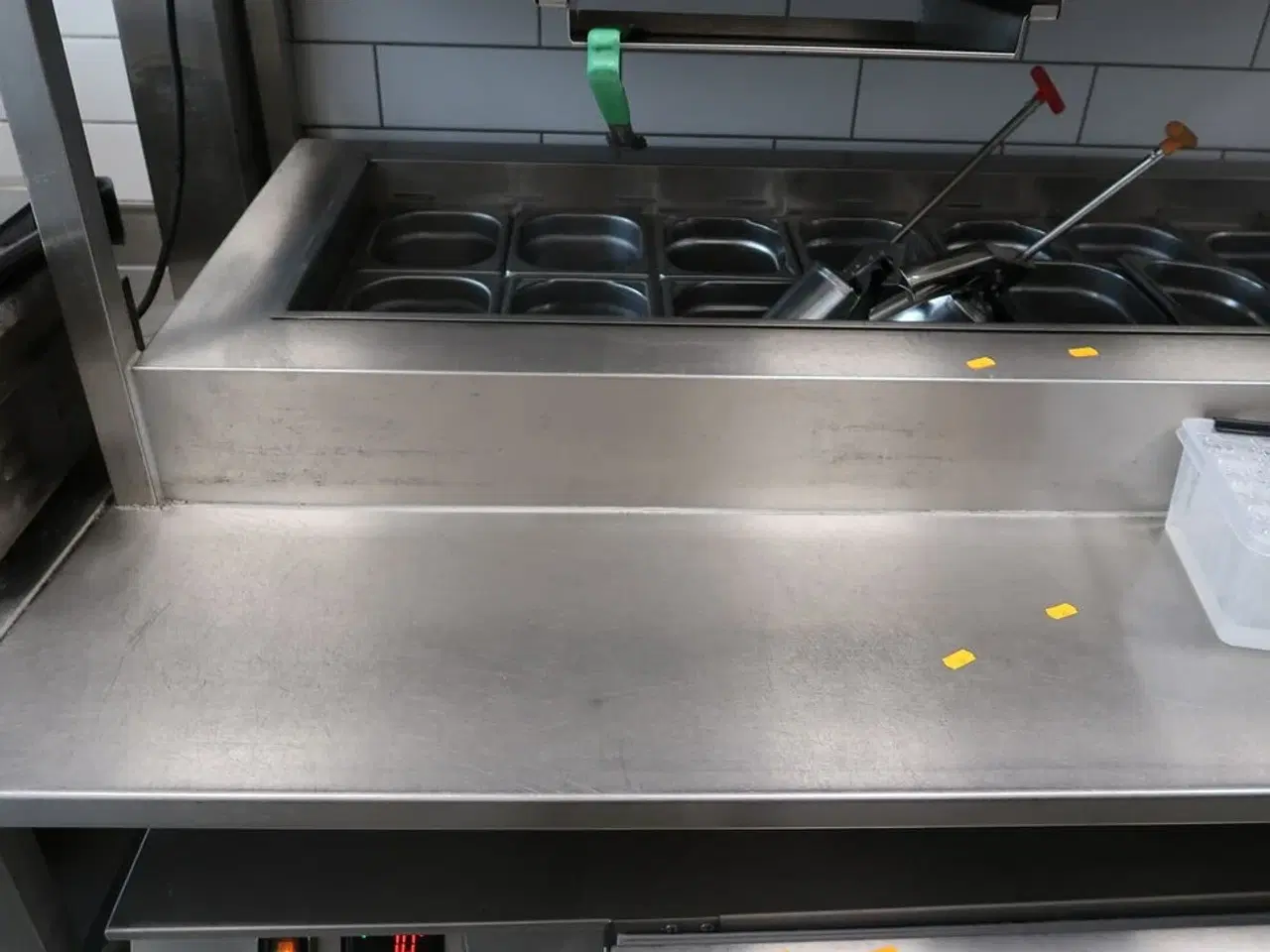 Billede 4 - Rustfri stålbord med køleenhed samt indhold