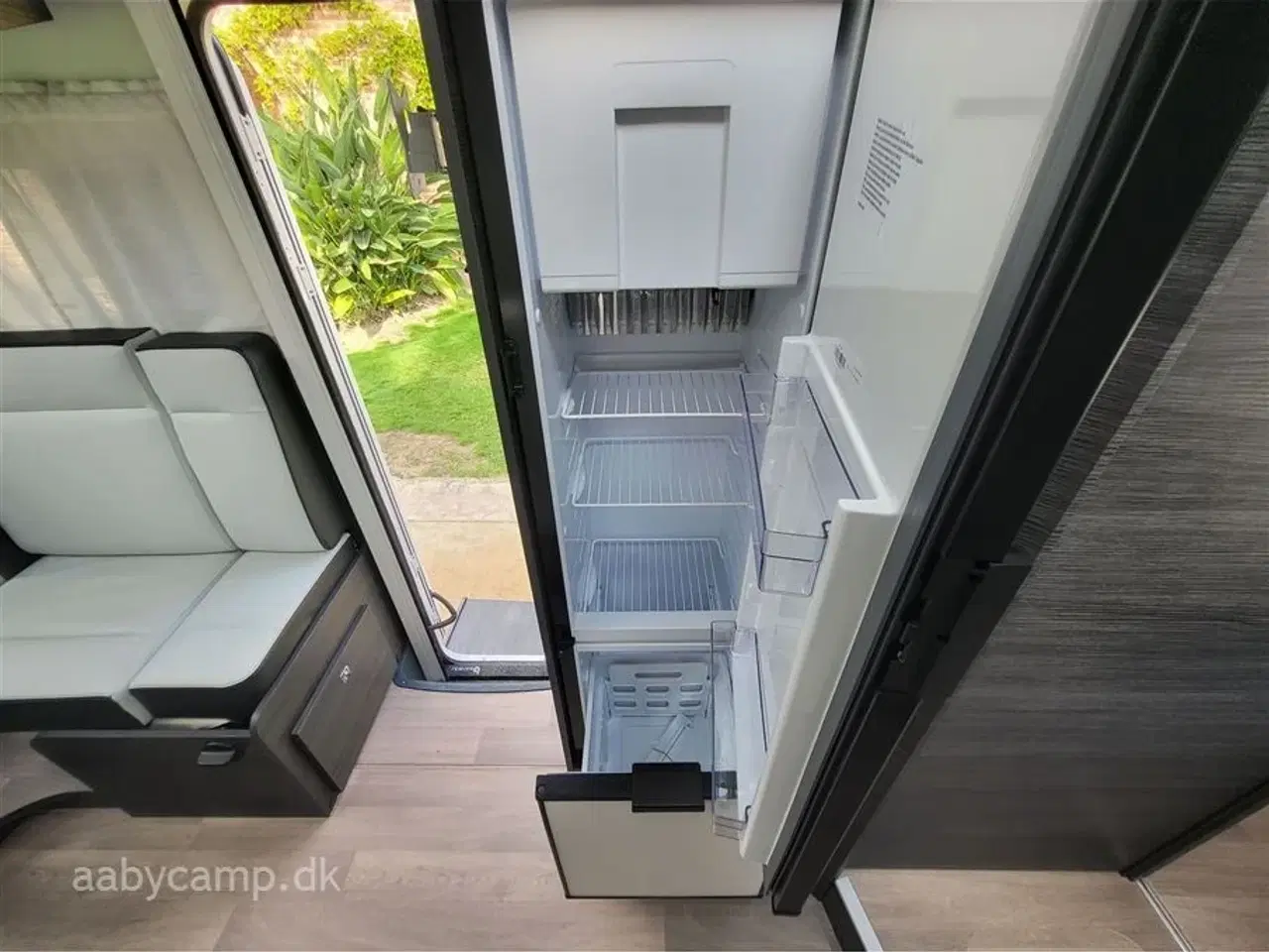 Billede 9 - 2024 - Benimar Mileo 263   Nk pakke. Automatgear. markise. 2x Lithium batteri. solceller. Helårsdæk. lædersæder. cykelstativ.