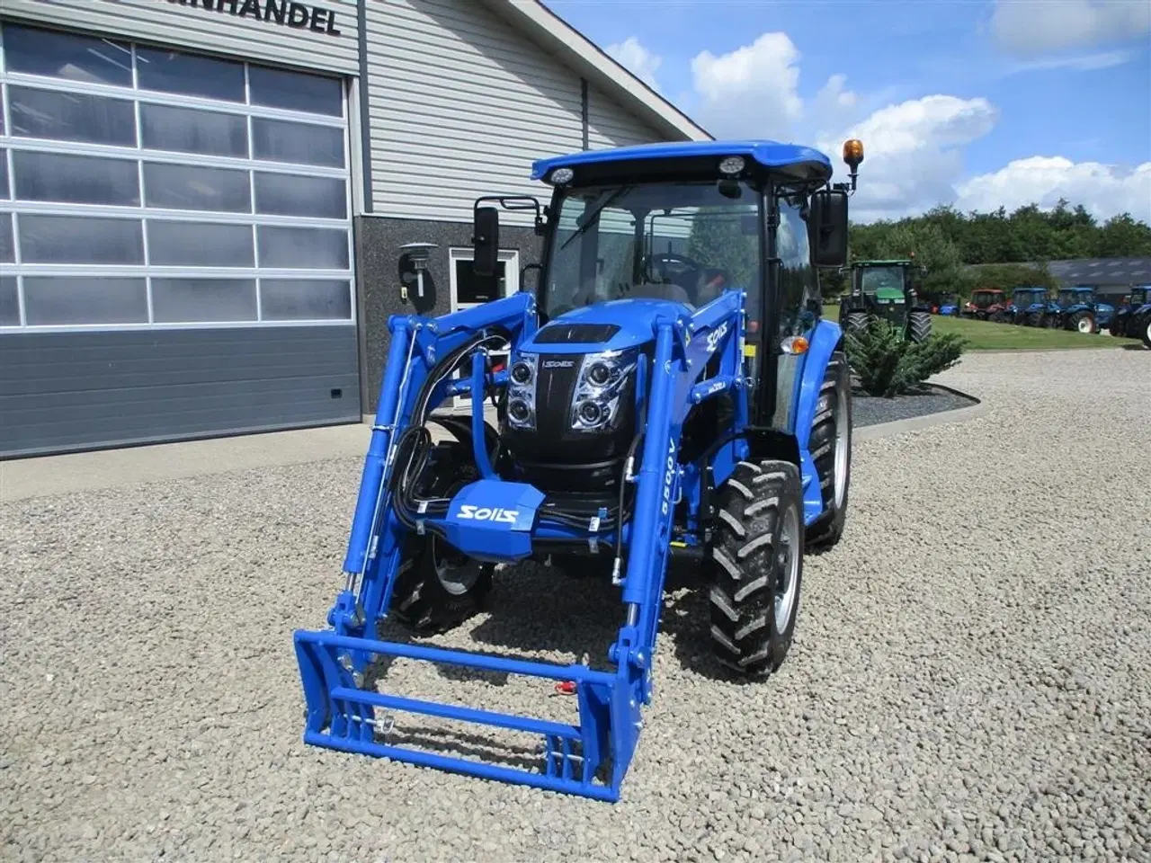 Billede 3 - Solis 50 Fabriksny traktor med 2 års garanti, lukket kabine med klima anlæg, og fuldhydraulisk frontlæsser på