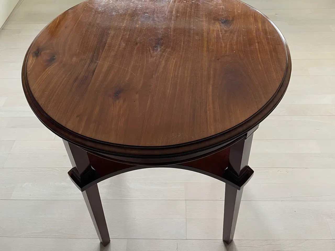 Billede 1 - Lille rundt bord 65 cm i mahogni