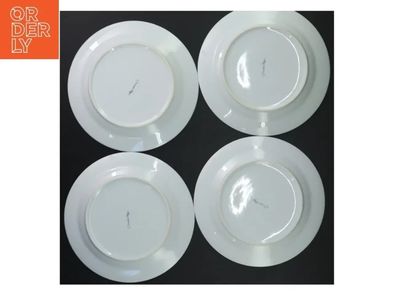 Billede 3 - Sæt af 4 dekorative tallerkener fra Mads Stage (str. Ø 19 cm)