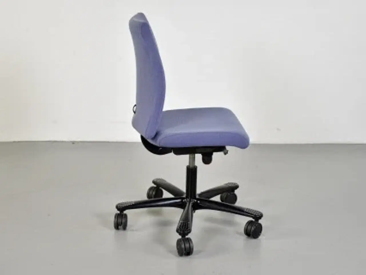 Billede 4 - Häg h04 kontorstol med lyslilla polster og sort stel