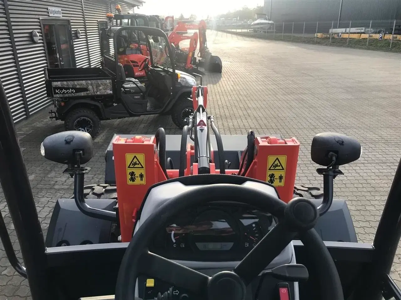 Billede 10 - Kubota R070 brugt maskine kun kørt 10 timer.