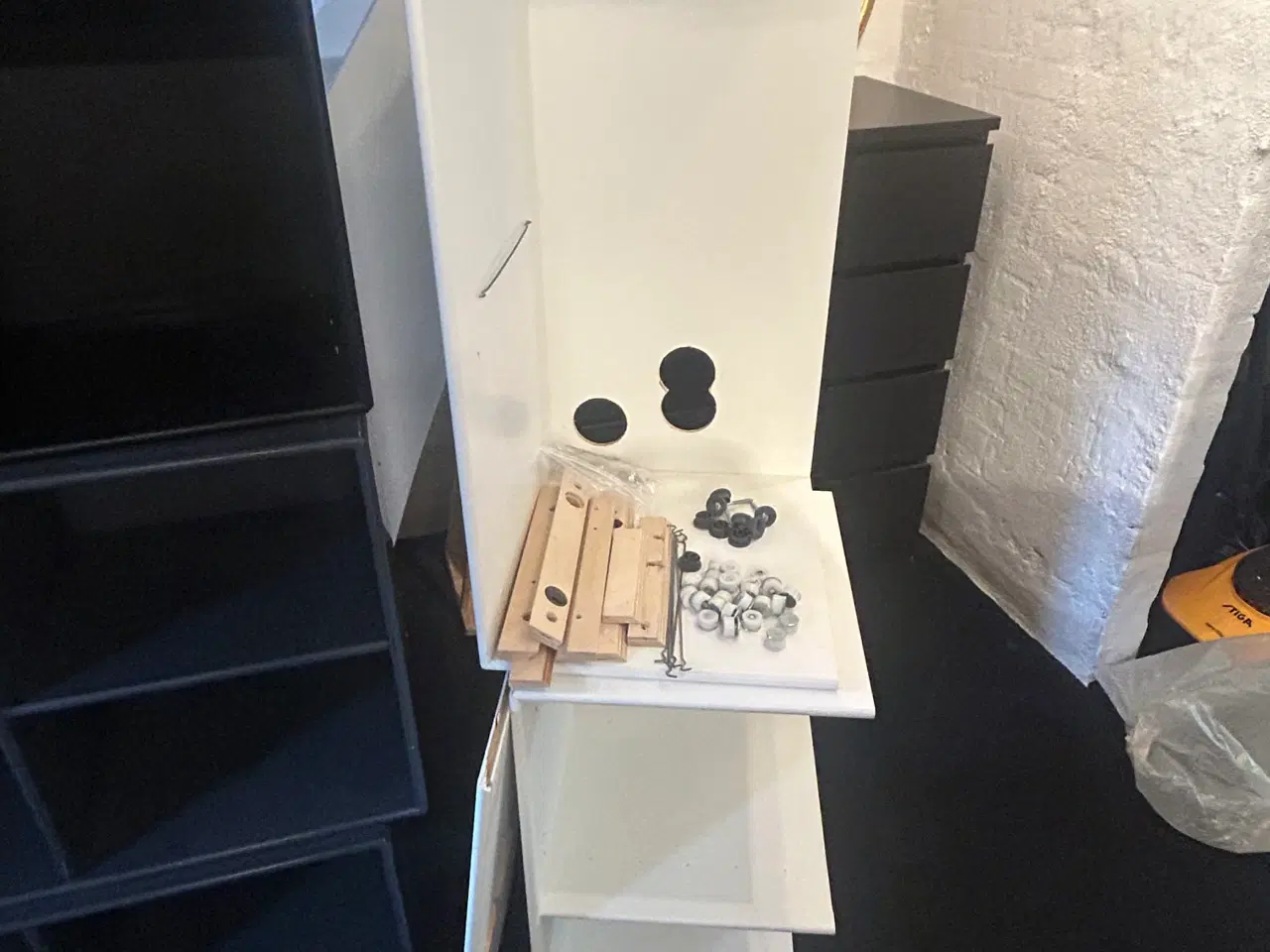 Billede 10 - Diverse Montana reoler inkl. ophæng, sokler