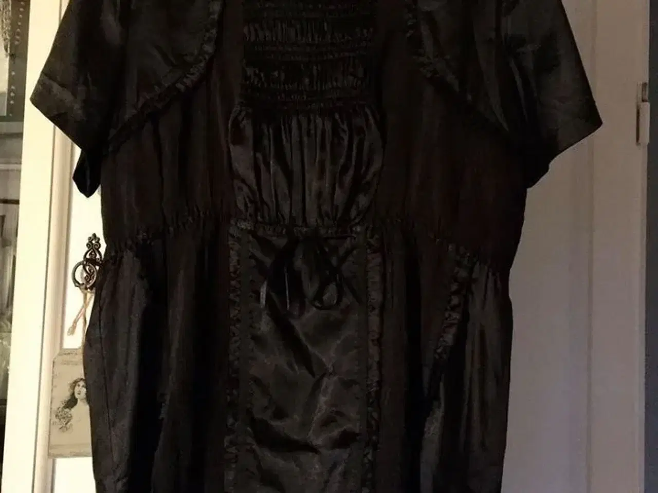 Billede 1 - sort feminin tunika / bluse fra Zizzi