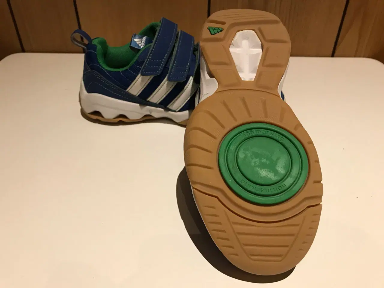 Billede 2 - Adidas indendørssko str. 33