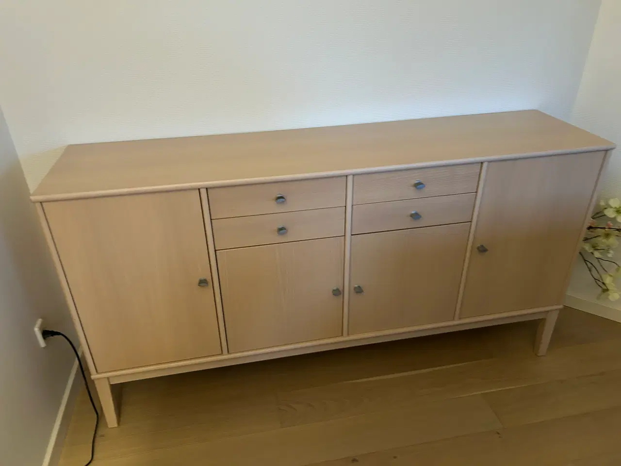 Billede 3 - skænk i lys bøg