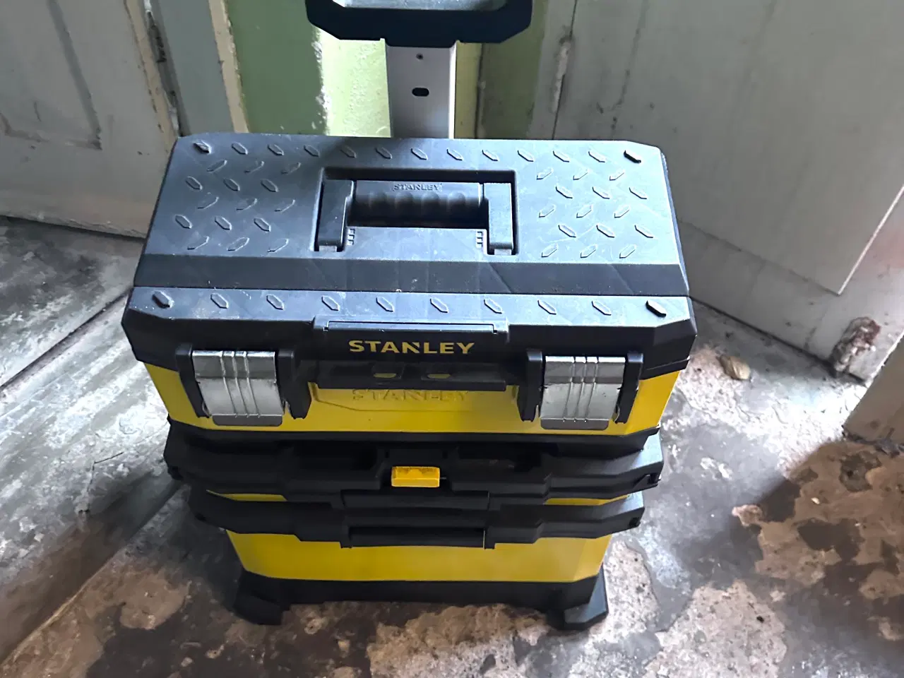 Billede 2 - STANLEY® Hjulet 3-delt værktøjskasse