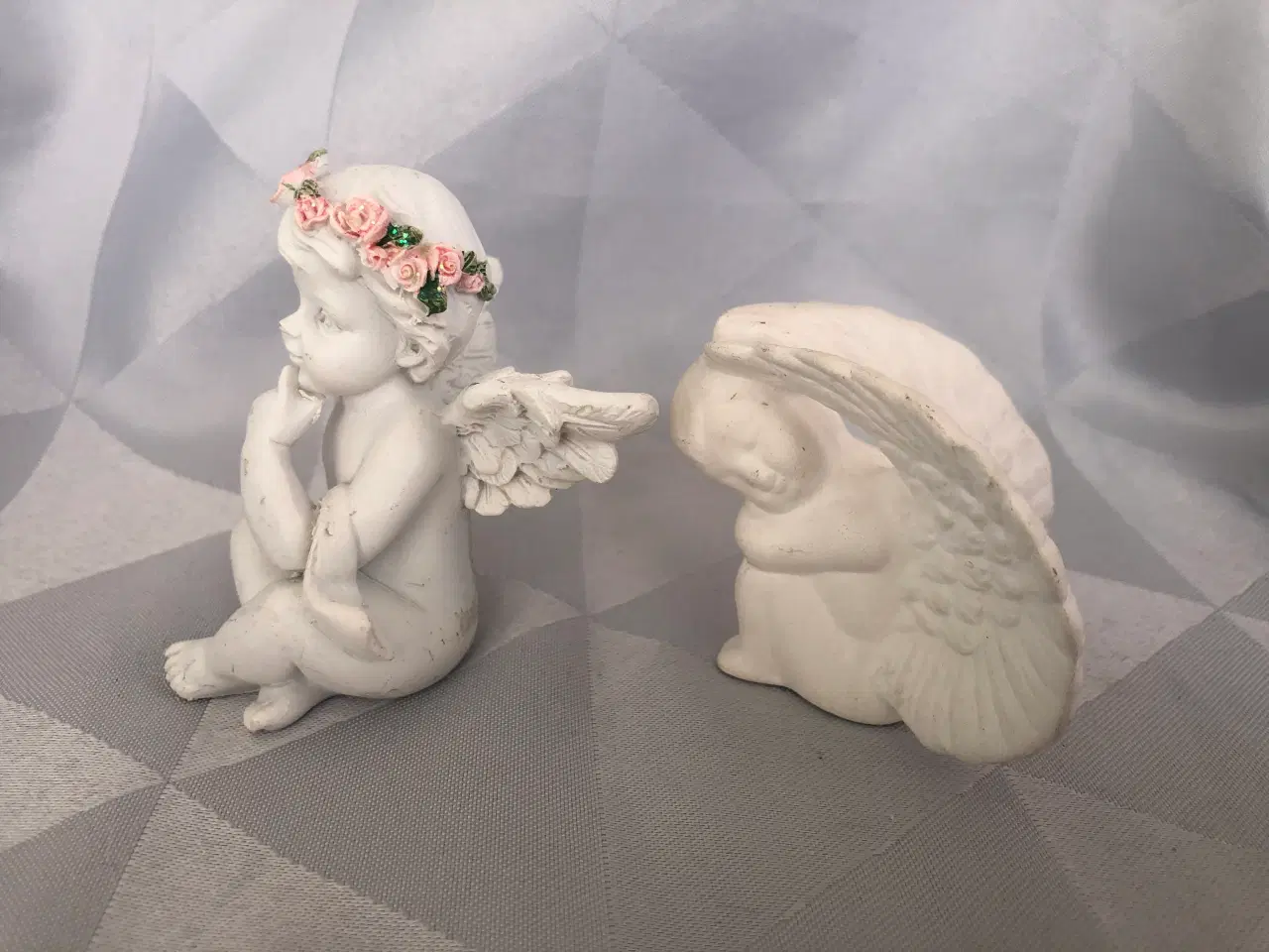 Billede 5 - To forskellige keramik engle figurer 