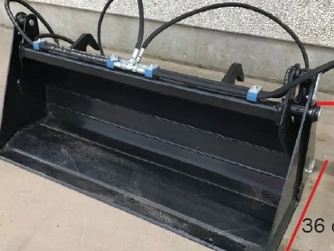 Billede 2 - - - - 4iÉn Skovl til minilæsser 1,2-1,4 M OG 0,10-0,12M3  - 4iÈn Skovl TIL MINILÆSSERE