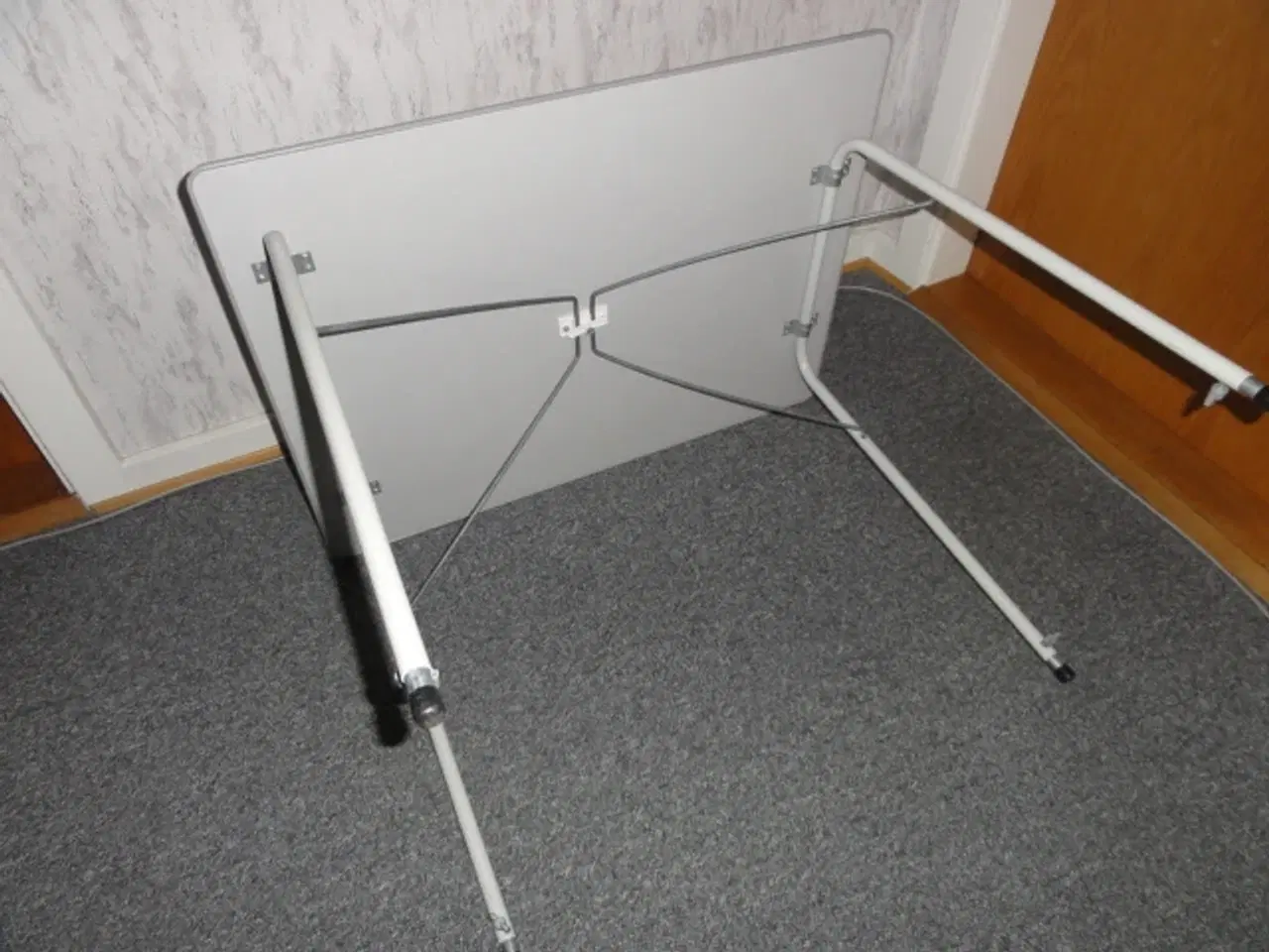 Billede 2 - Lysegråt camping bord 60 x 80 cm.