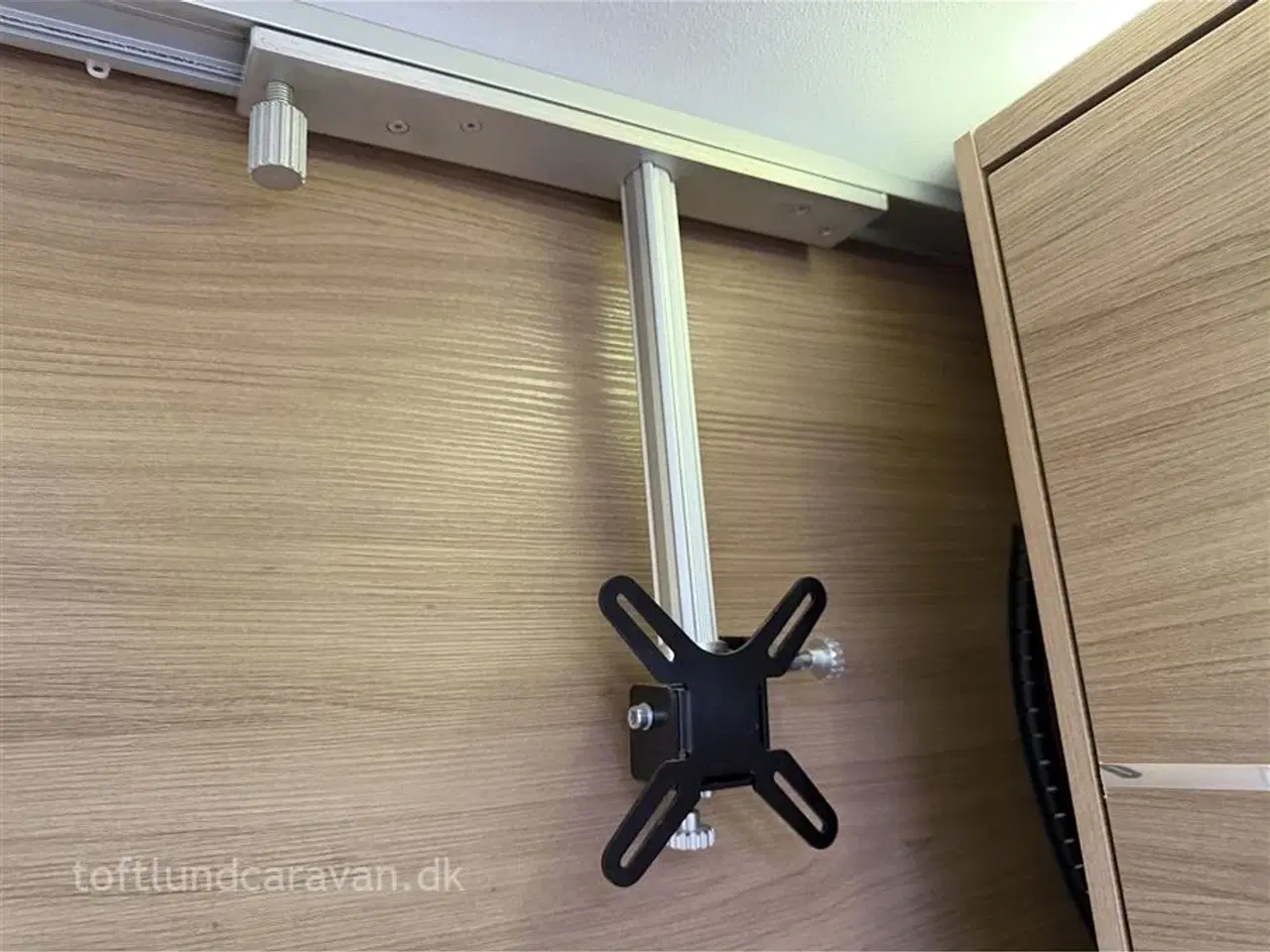 Billede 9 - 2015 - Adria Adora 482 LU   Superflot. Enkeltsenge, m/MOVER+GULVVARME+STORT KØL+ISABELLA FORTELT mv.