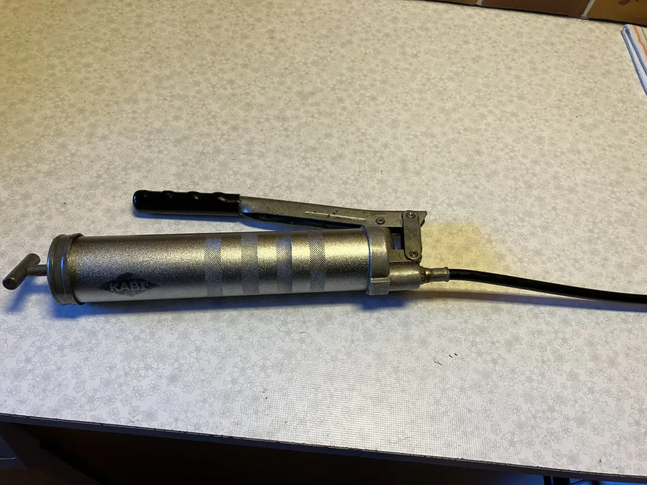 Billede 1 - Gedigen fedtsprøjte, Kabi