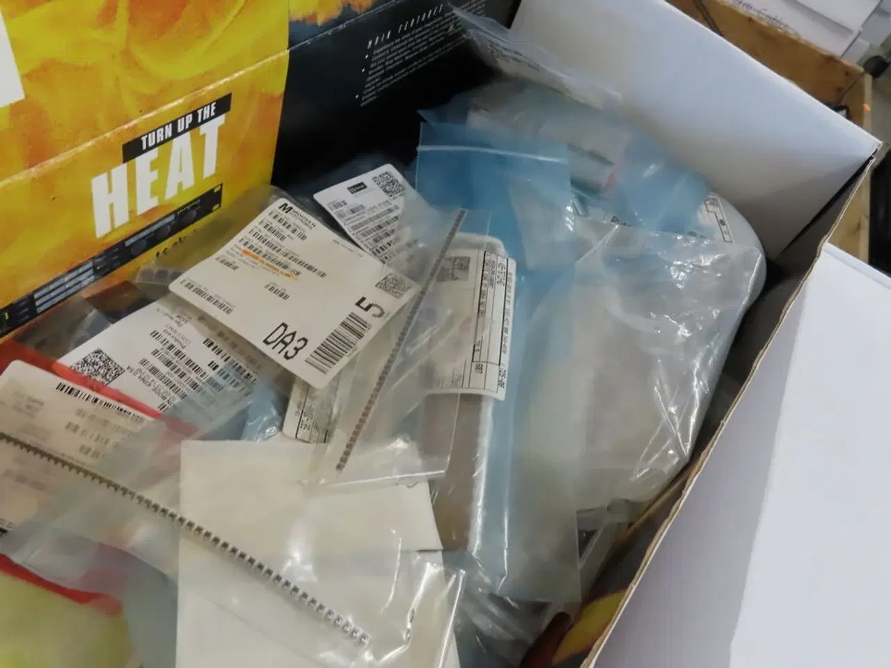 Billede 9 - 17 Kasser med div. Computer/elektronik komponenter