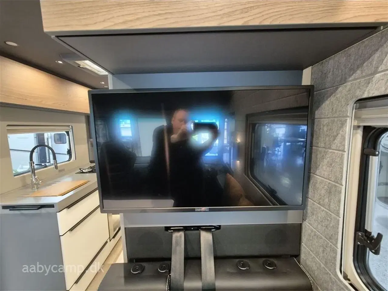 Billede 15 - 2025 - Niesmann+Bischoff Arto 78   solceller. 3x150 Ah lithium batterier. 3000w inverter. Elektrisk markise. Udv. gas/vand. Helårsdæk. 2x TV. Duo control. luft undervogn. Hydrauliske støtteben.