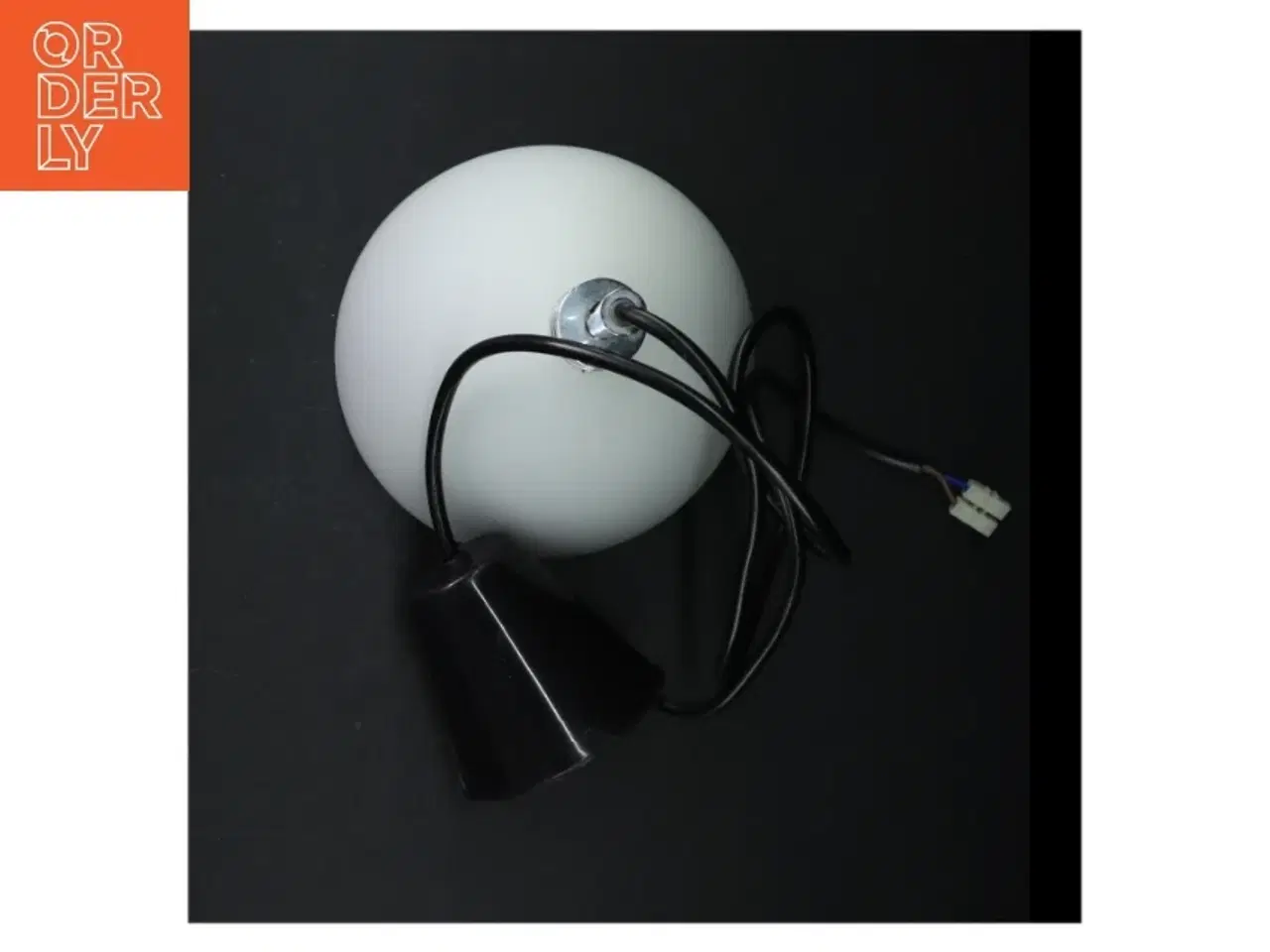 Billede 3 - Hvid lampe (str. Ø. 16 cm)