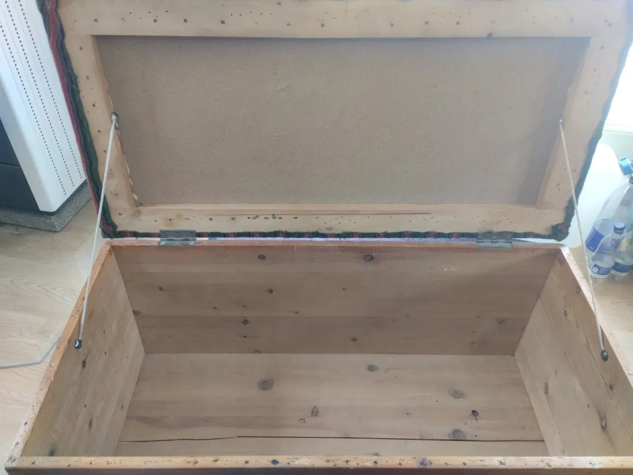 Billede 5 - Bænk/kiste med fedt betræk 