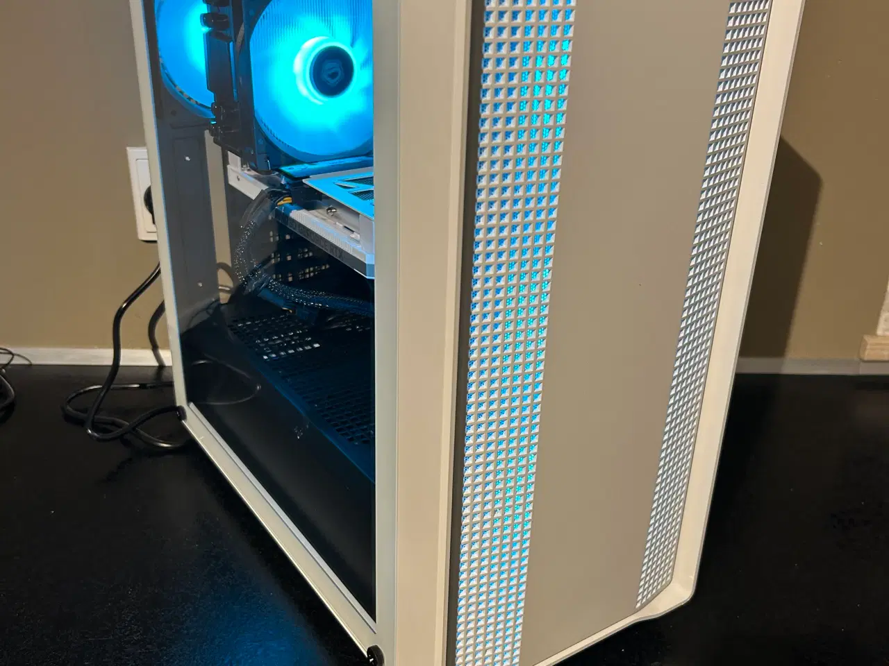 Billede 1 - HVID HIGH-END GAMING PC – i5 12600K • RTX 4060 • 3