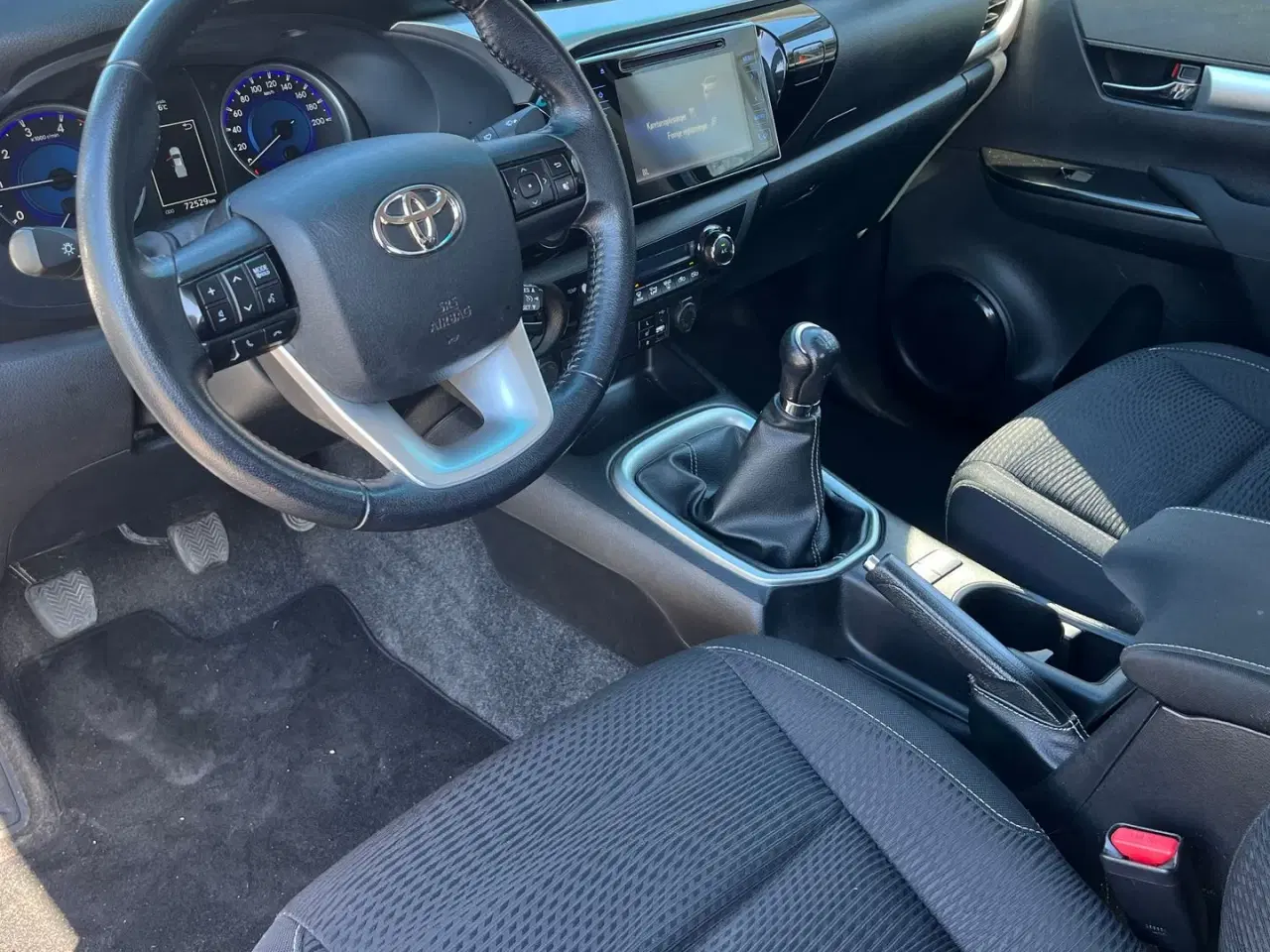 Billede 9 - Toyota Hilux 4WD Pick-up med træk til 3200 kg. Meget velholdt