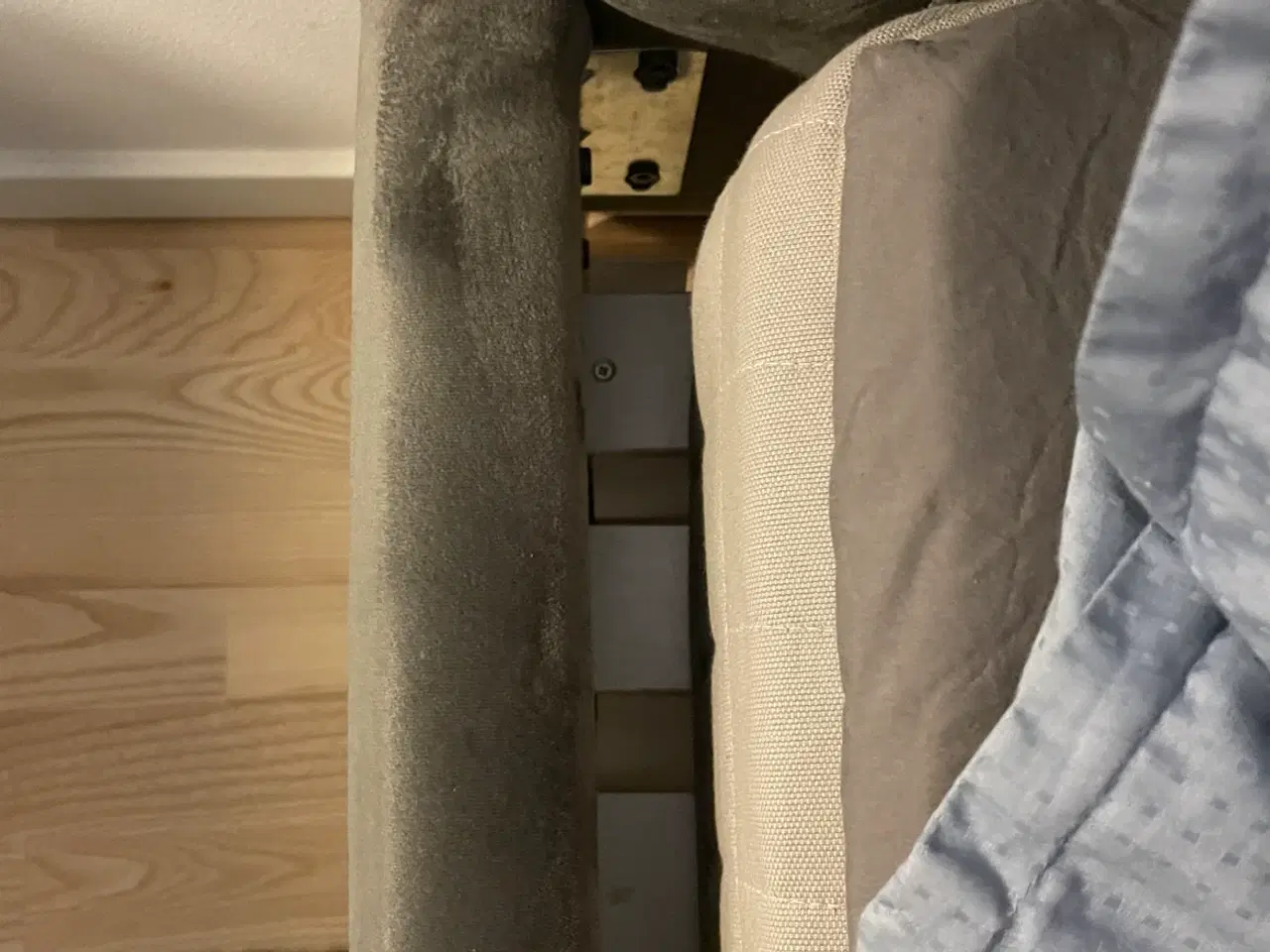 Billede 3 - IKEA sengeramme – stor dobbeltseng – pæn stand