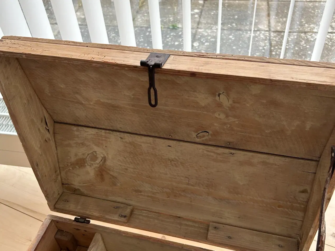 Billede 2 - Meget gammel trækiste