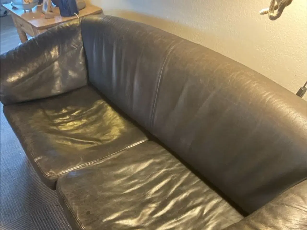 Billede 1 - Sort lædersofa i pæn stand