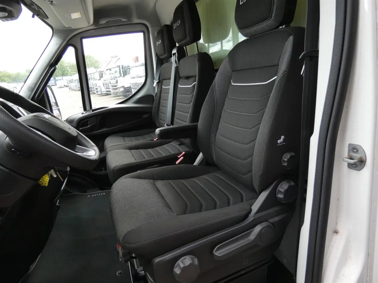 Billede 8 - Iveco Daily 35S16 2,3 D Alu.kasse m./lift Hi-Matic 156HK Van Aut.