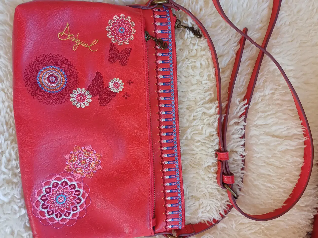 Billede 1 - Sød Desigual cross body taske