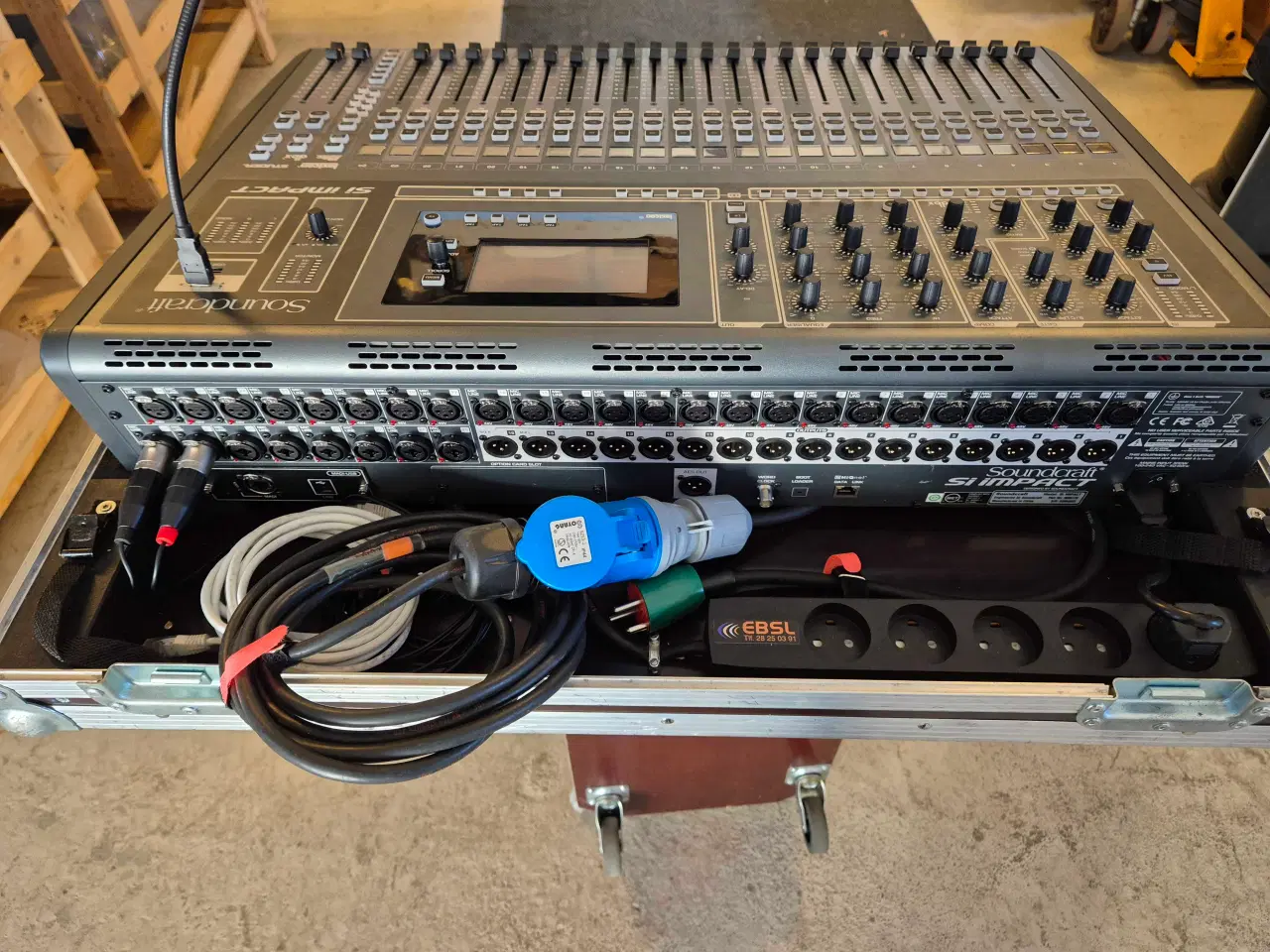 Billede 3 - LD Dave 15 + soundcraft si impact mixer