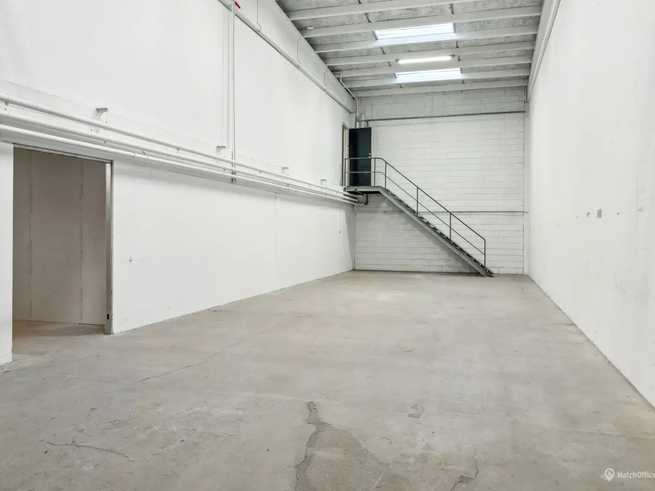 Billede 2 - Fleksibelt lager med kontor til leje i Ishøj – Tæt på motorvejsnettet