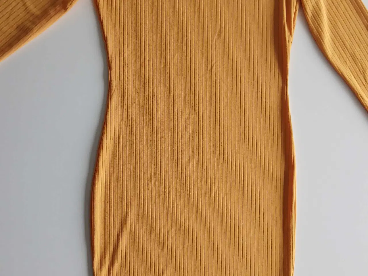 Billede 1 - Kjole. Boohoo. Medium/38