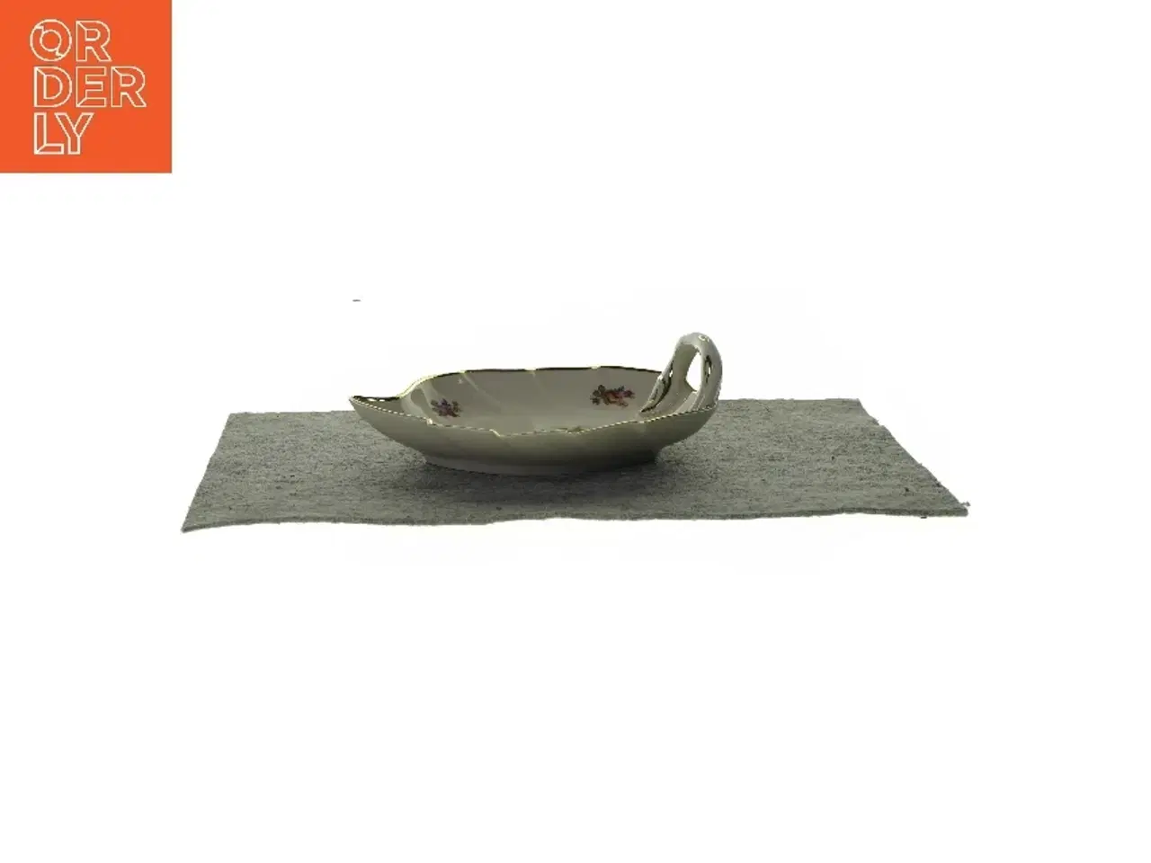 Billede 3 - Dekorativt fad fra Bucka&Nissen (str. LB:24x19cm)