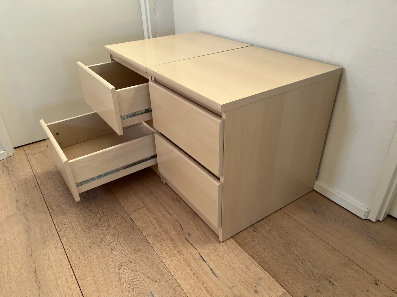 Billede 4 - SENGEBORD - KOMMODE - SKUFFESEKTION