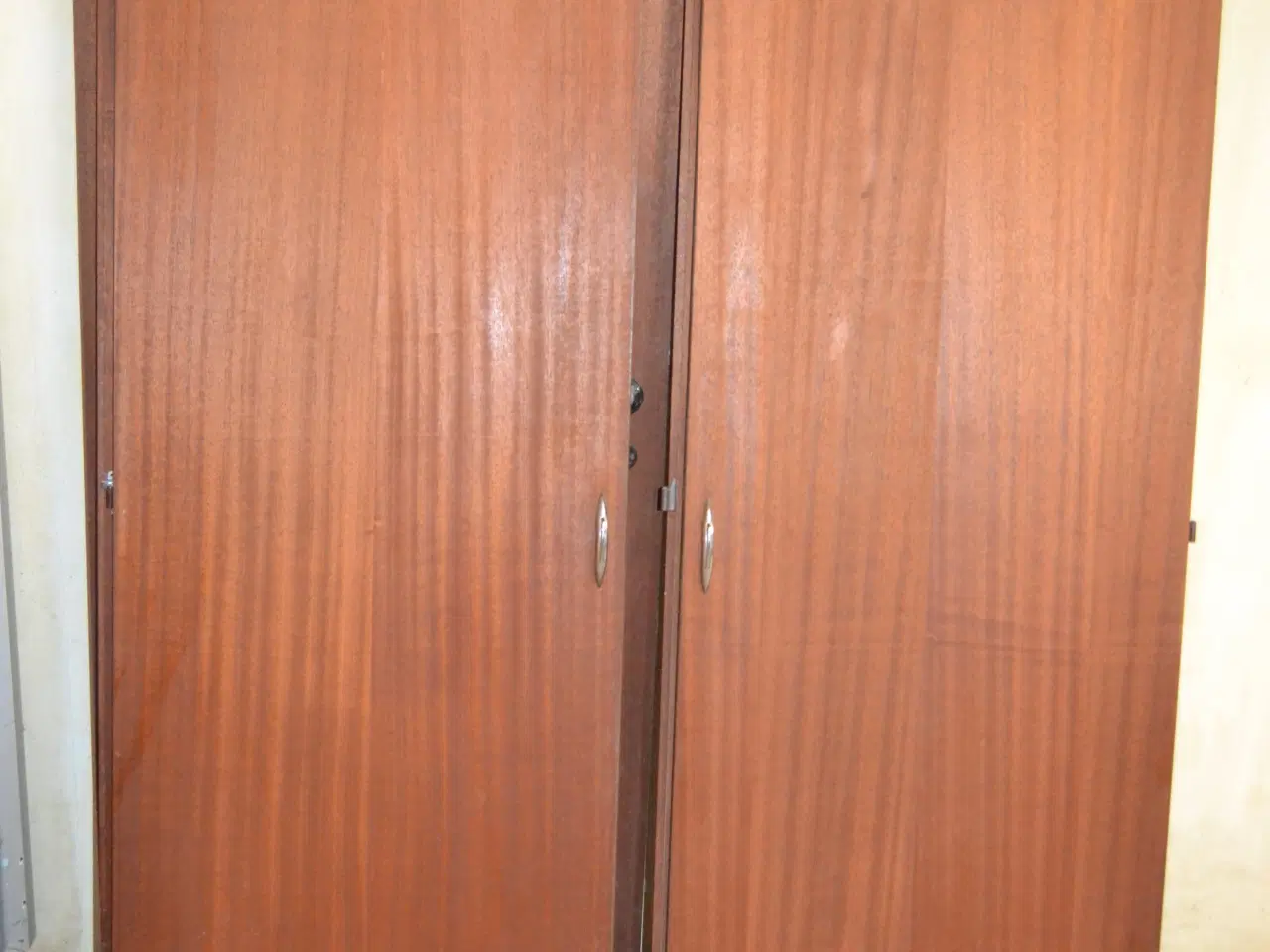 Billede 1 - Mahogni skabslåger