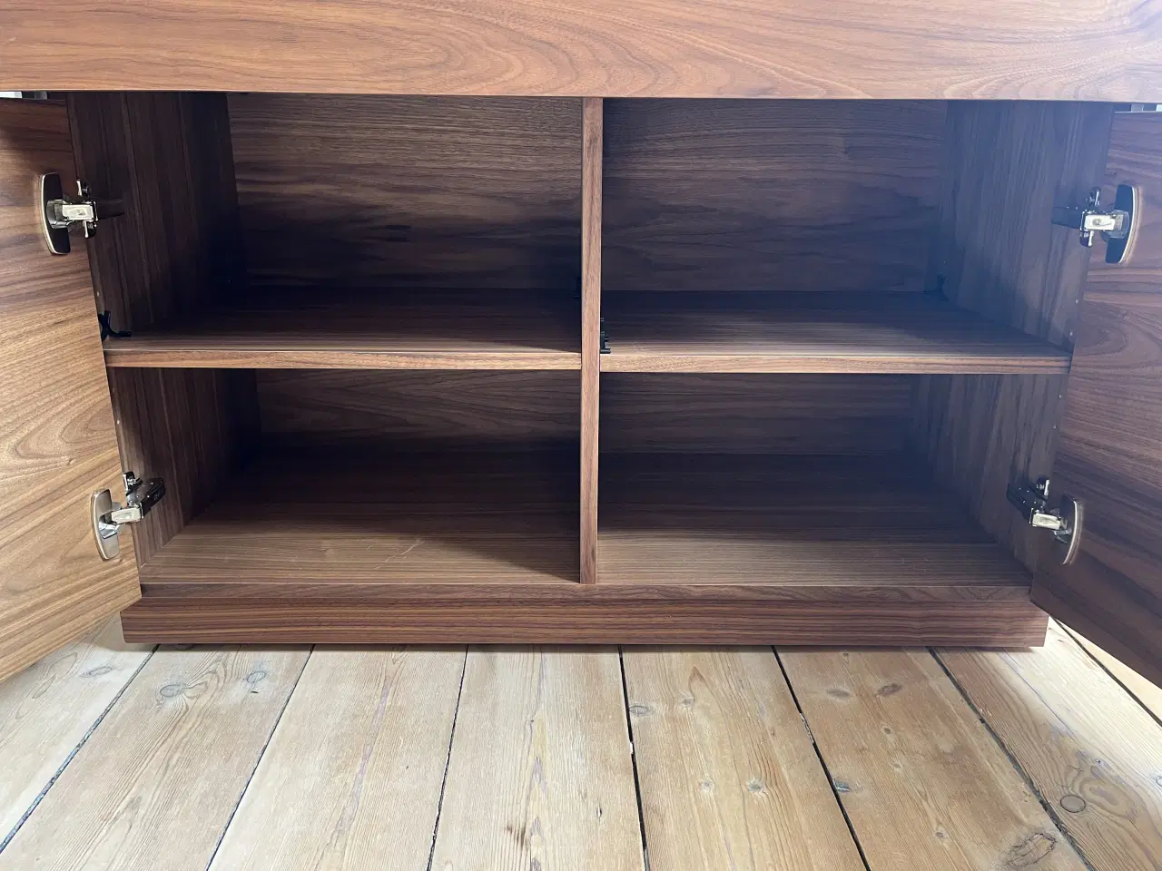 Billede 7 - Skovby SM923 Vitrineskab - Olieret Valnød