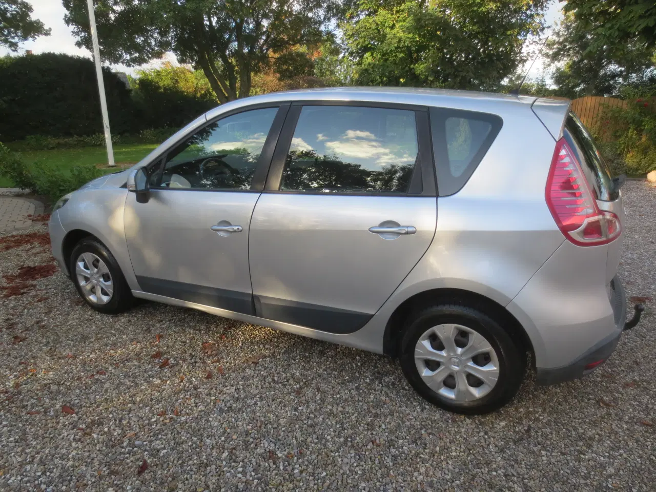 Billede 10 - Renault Scenic 1.6 i År 2010. Nysynet. 