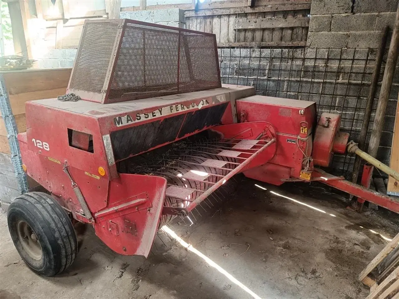 Billede 2 - Massey Ferguson 128 småballe presser